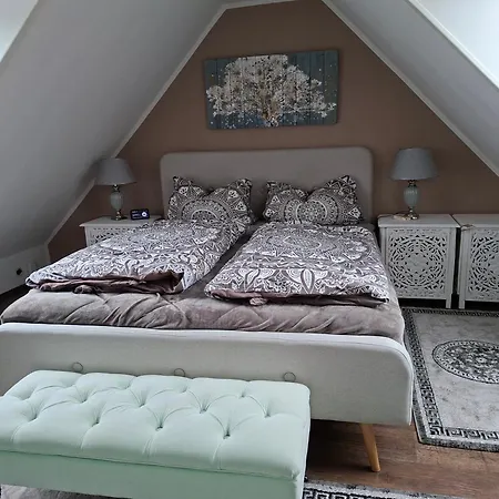 Haus Mit Garten Privatunterkunft